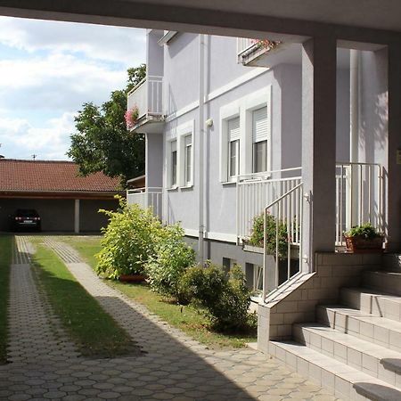 Appartement Berni Strebersdorf ภายนอก รูปภาพ