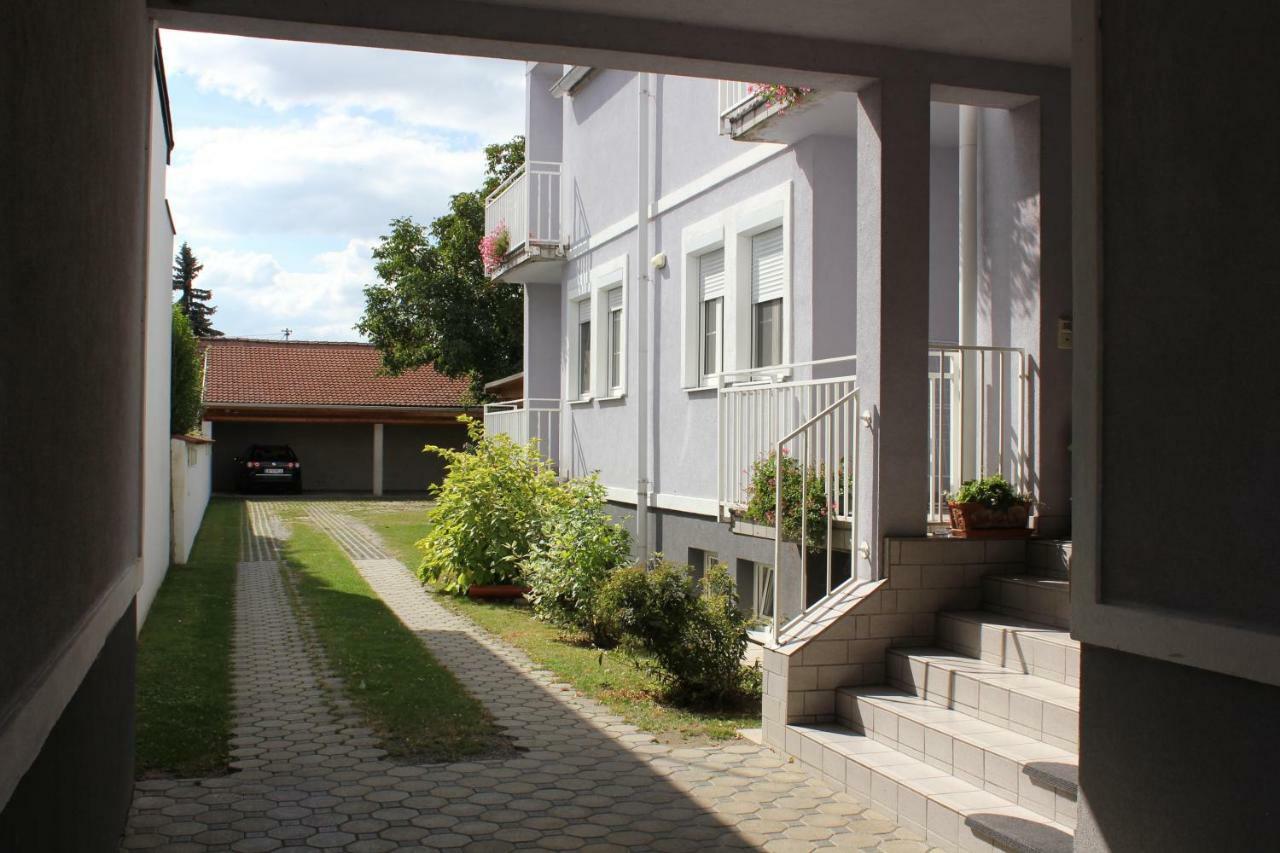 Appartement Berni Strebersdorf ภายนอก รูปภาพ