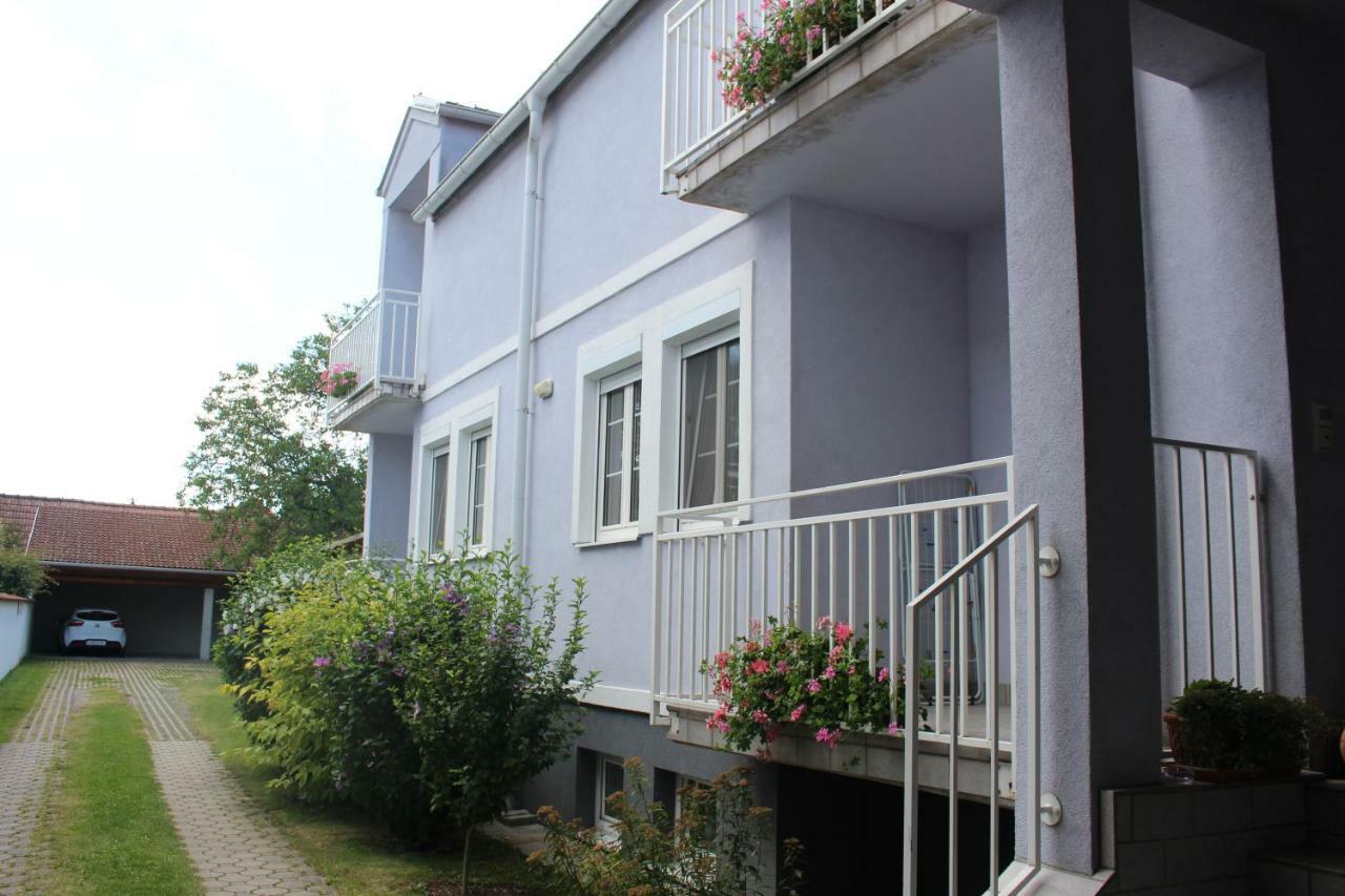 Appartement Berni Strebersdorf ภายนอก รูปภาพ