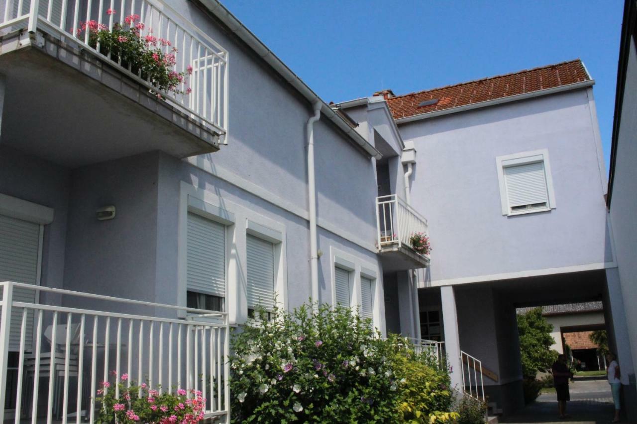 Appartement Berni Strebersdorf ภายนอก รูปภาพ