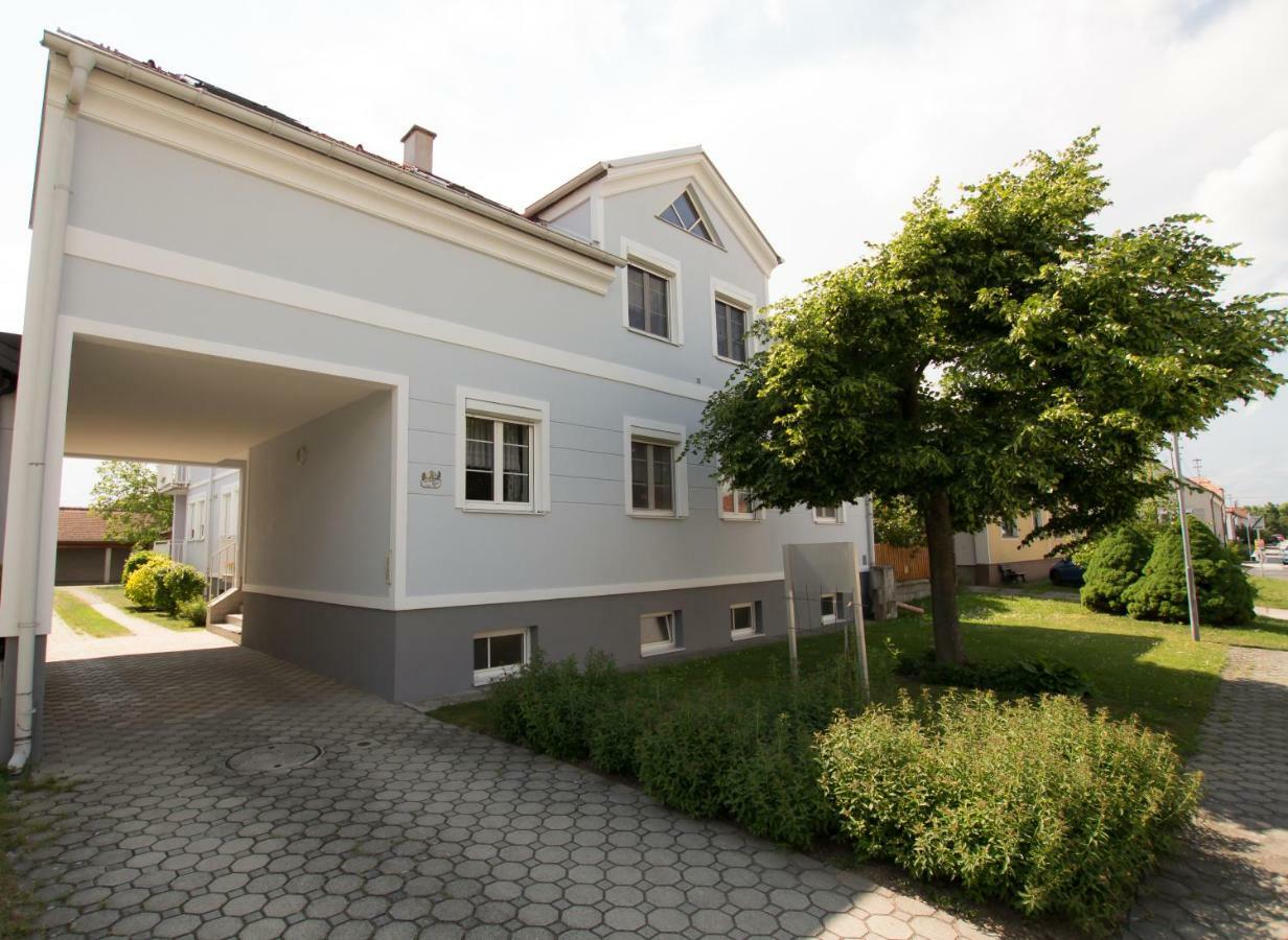 Appartement Berni Strebersdorf ภายนอก รูปภาพ