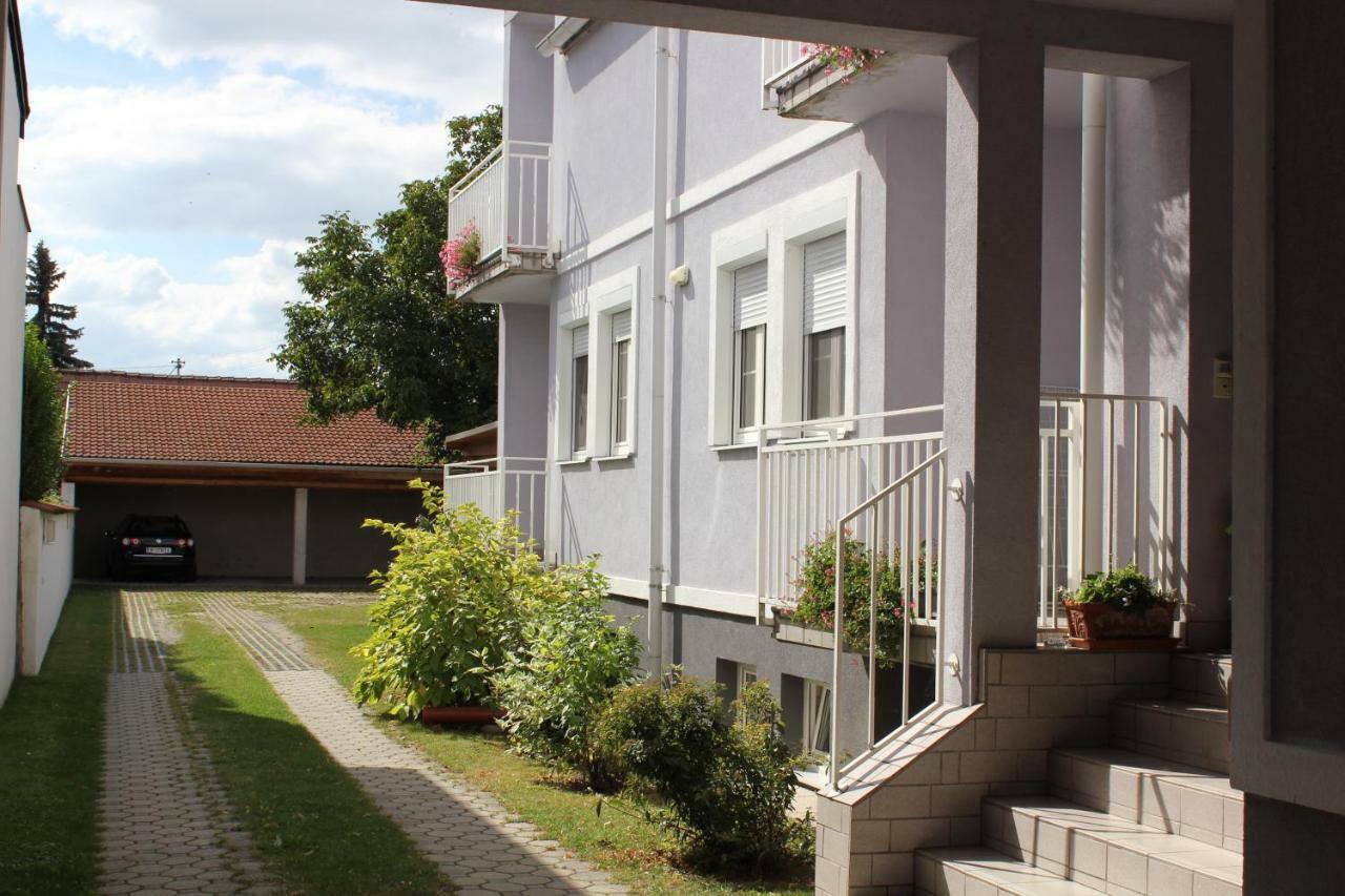Appartement Berni Strebersdorf ภายนอก รูปภาพ