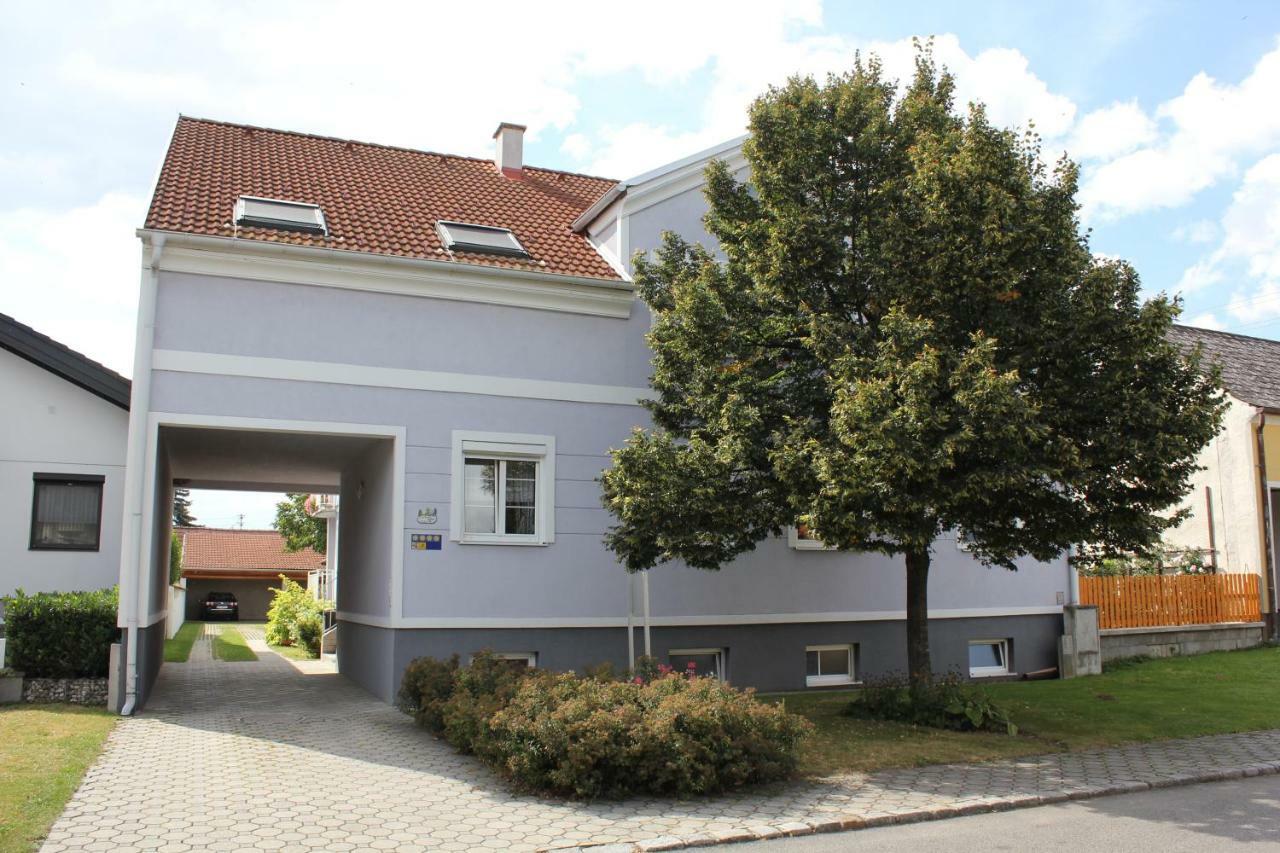 Appartement Berni Strebersdorf ภายนอก รูปภาพ